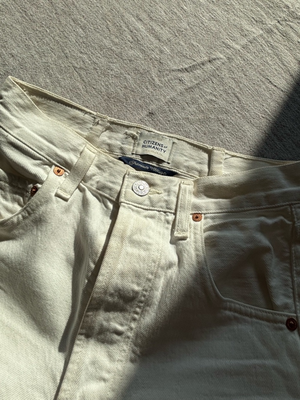 Citizens Of Humanity White Straight-Leg High-Rise Jeans - Picture 9 of 13